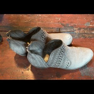 Carlos by Santana grey booties size 8